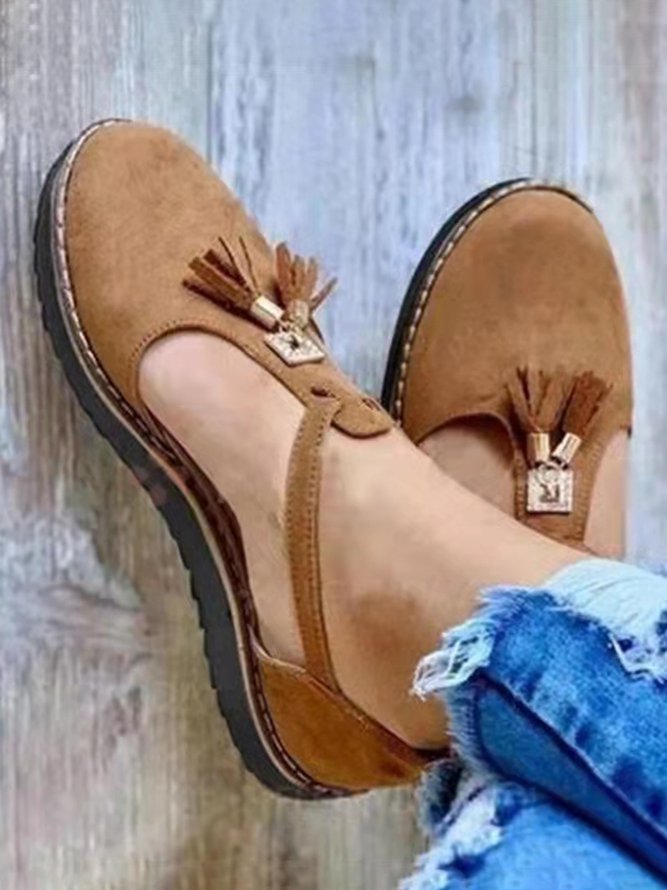 Women's Gold Buckle Fringe Mary Jane Shoe