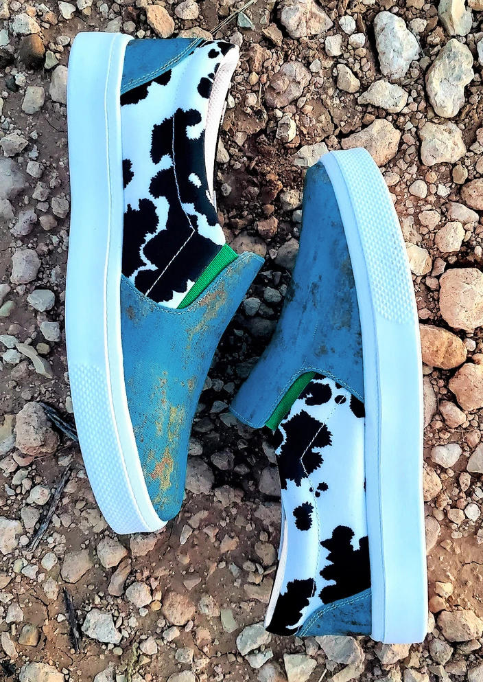 Cow Splicing Round Toe Sneakers