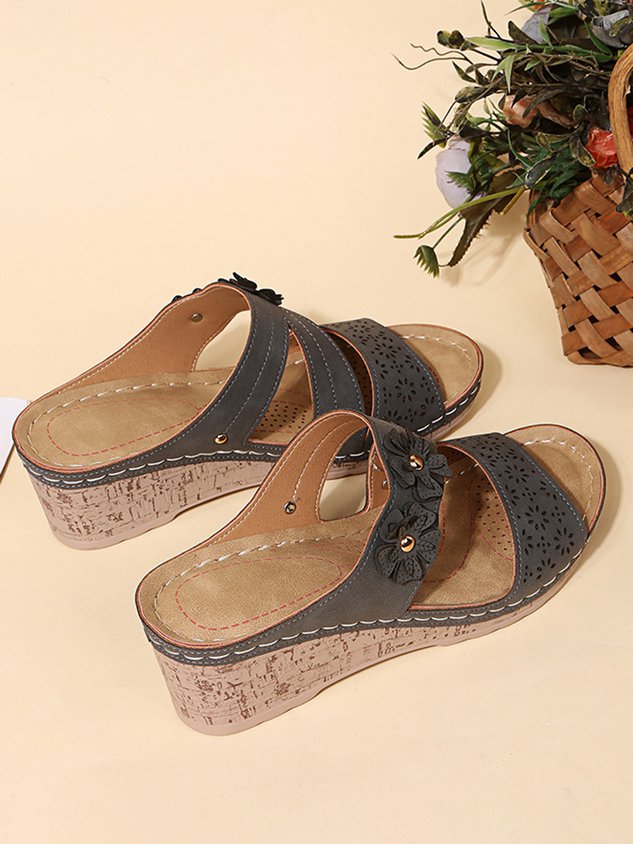 Hollow Three-dimensional Flowers Comfortable Casual Slippers