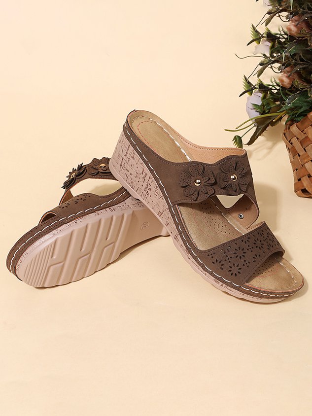 Hollow Three-dimensional Flowers Comfortable Casual Slippers