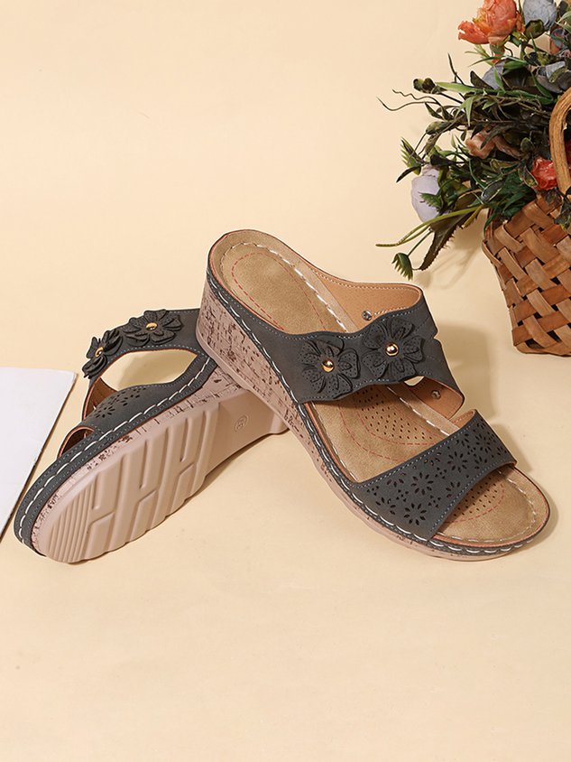 Hollow Three-dimensional Flowers Comfortable Casual Slippers