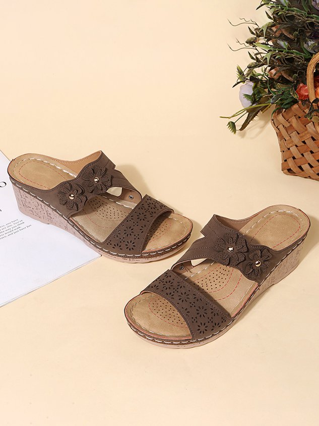 Hollow Three-dimensional Flowers Comfortable Casual Slippers