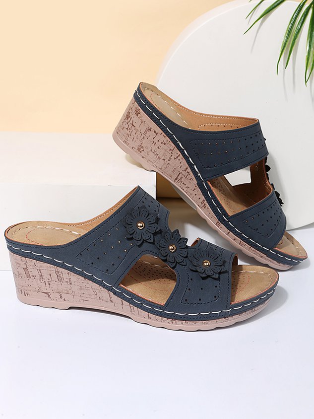 Women's Retro Three-dimensional Flower Holiday Wedge Slippers