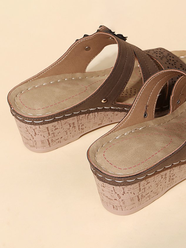 Hollow Three-dimensional Flowers Comfortable Casual Slippers