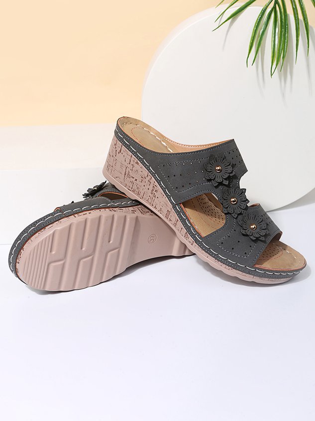 Women's Retro Three-dimensional Flower Holiday Wedge Slippers