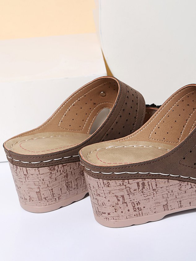 Women's Retro Three-dimensional Flower Holiday Wedge Slippers