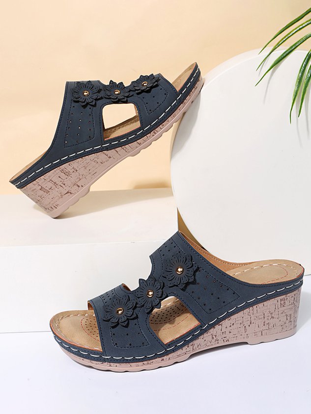 Women's Retro Three-dimensional Flower Holiday Wedge Slippers