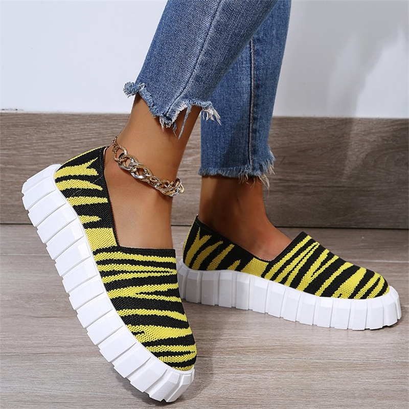 Round Toe Zebra Pattern Woven Casual Shoes