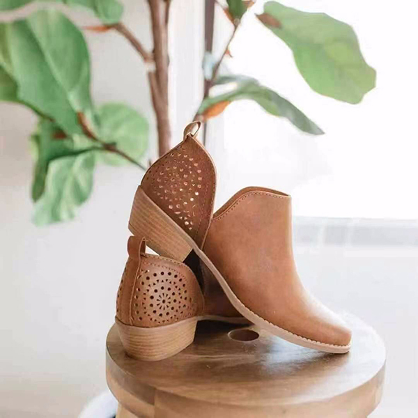 Women's Retro Comfortable Hollow-out Ankle Boots