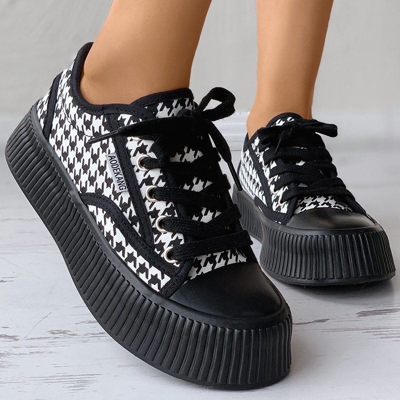 Houndstooth Print Eyelet Lace-up Sneaker
