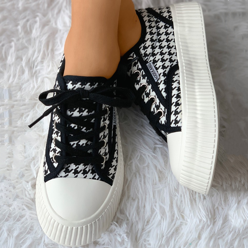 Houndstooth Print Eyelet Lace-up Sneaker