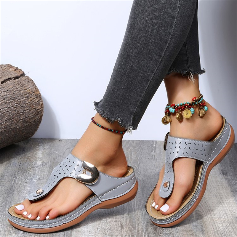Women's Retro Round T-strap Beach Slippers
