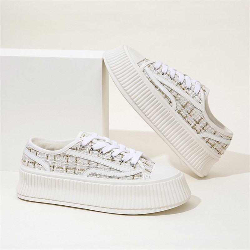 Round Toe Check Woven Casual Shoes