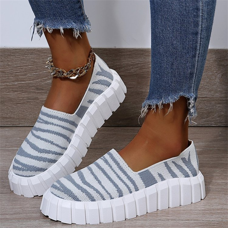 Round Toe Zebra Pattern Woven Casual Shoes
