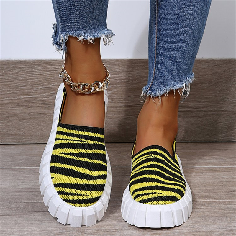 Round Toe Zebra Pattern Woven Casual Shoes