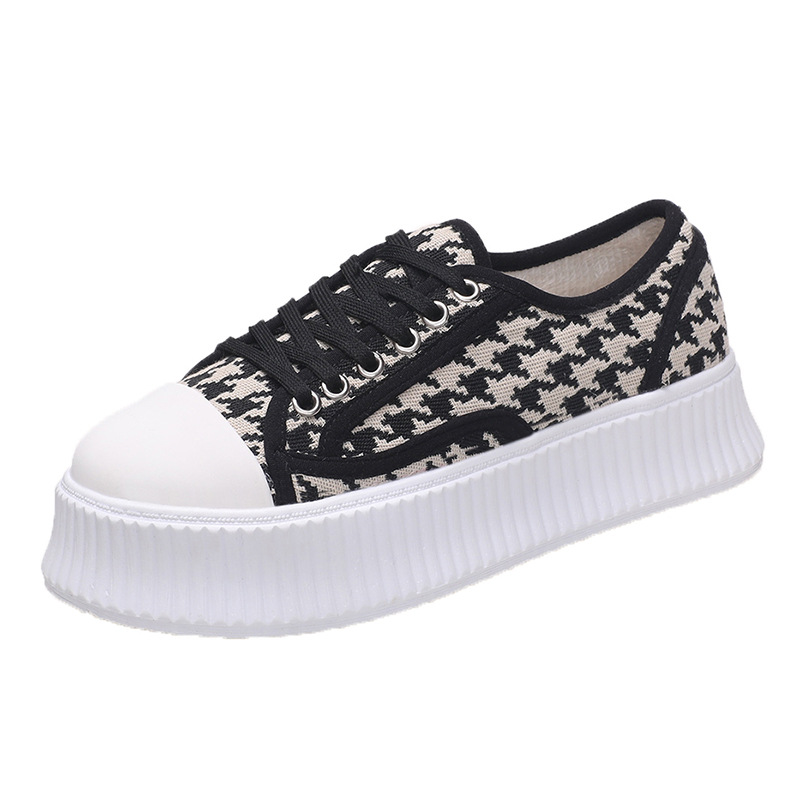 Houndstooth Print Eyelet Lace-up Sneaker