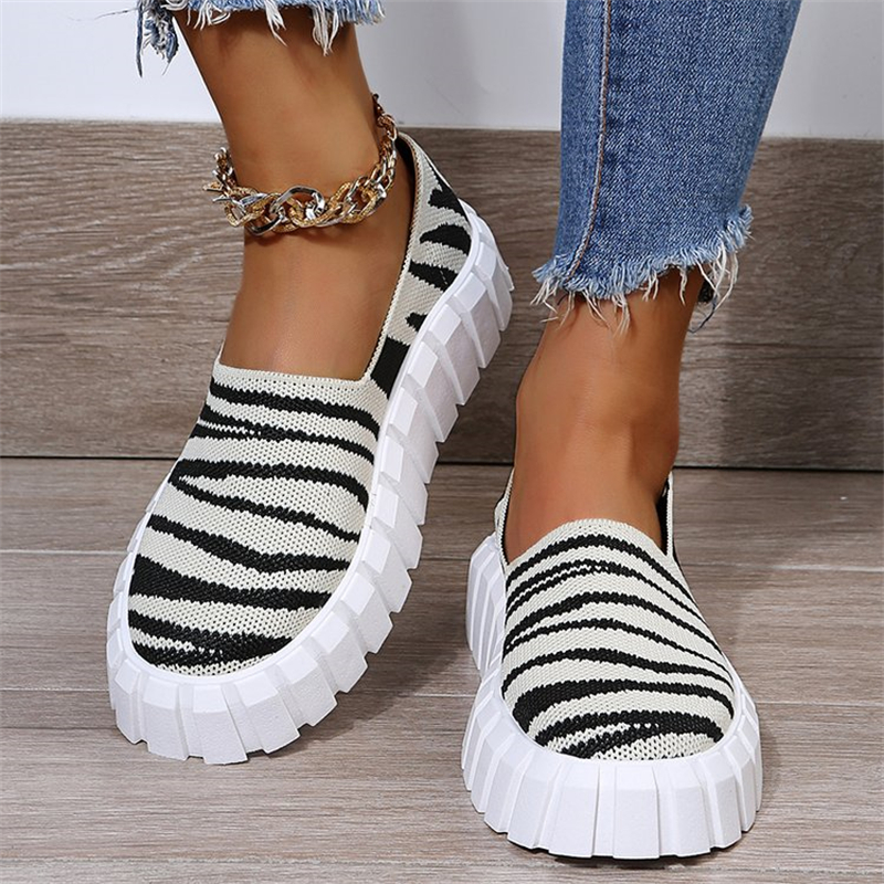 Round Toe Zebra Pattern Woven Casual Shoes