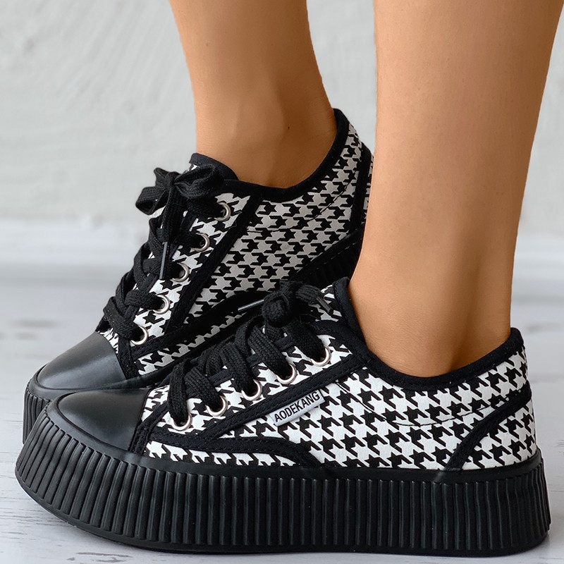 Houndstooth Print Eyelet Lace-up Sneaker