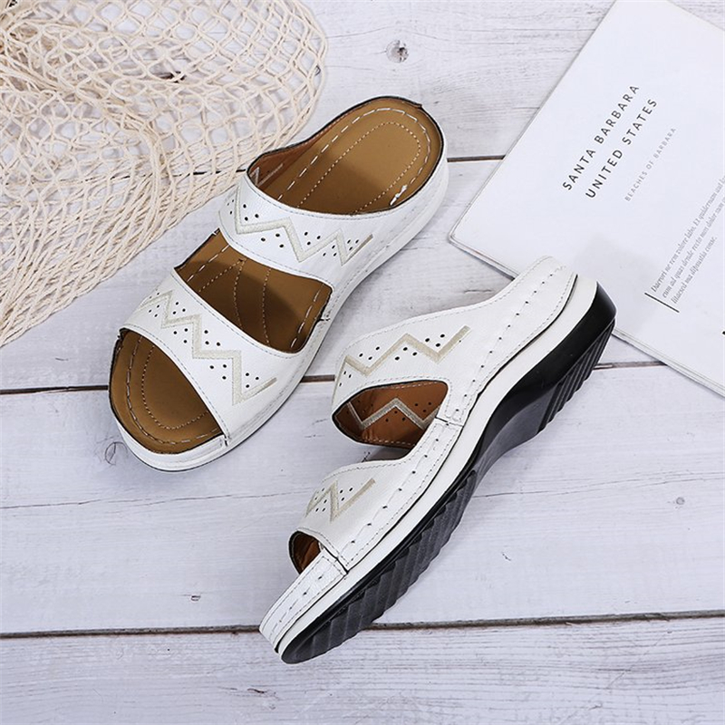 Ladies Retro Round Toe Double Row With Cutout Beach Slippers