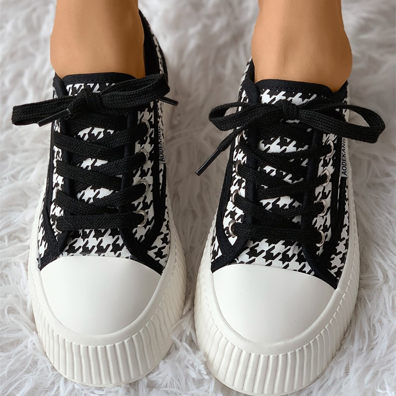 Houndstooth Print Eyelet Lace-up Sneaker