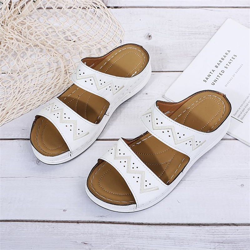 Ladies Retro Round Toe Double Row With Cutout Beach Slippers