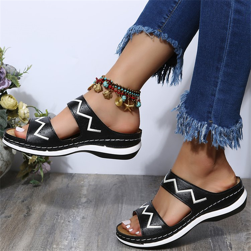 Ladies Retro Round Toe Double Row With Cutout Beach Slippers