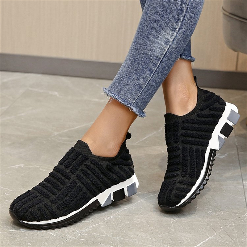 Ladies Round Head Plush Woven Casual Shoes