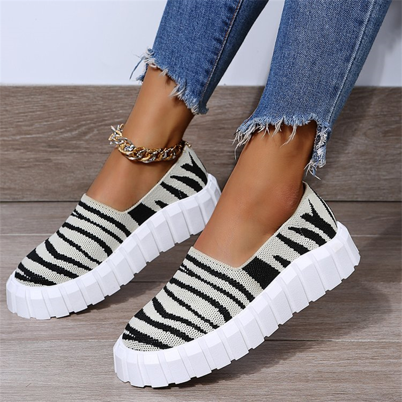Round Toe Zebra Pattern Woven Casual Shoes