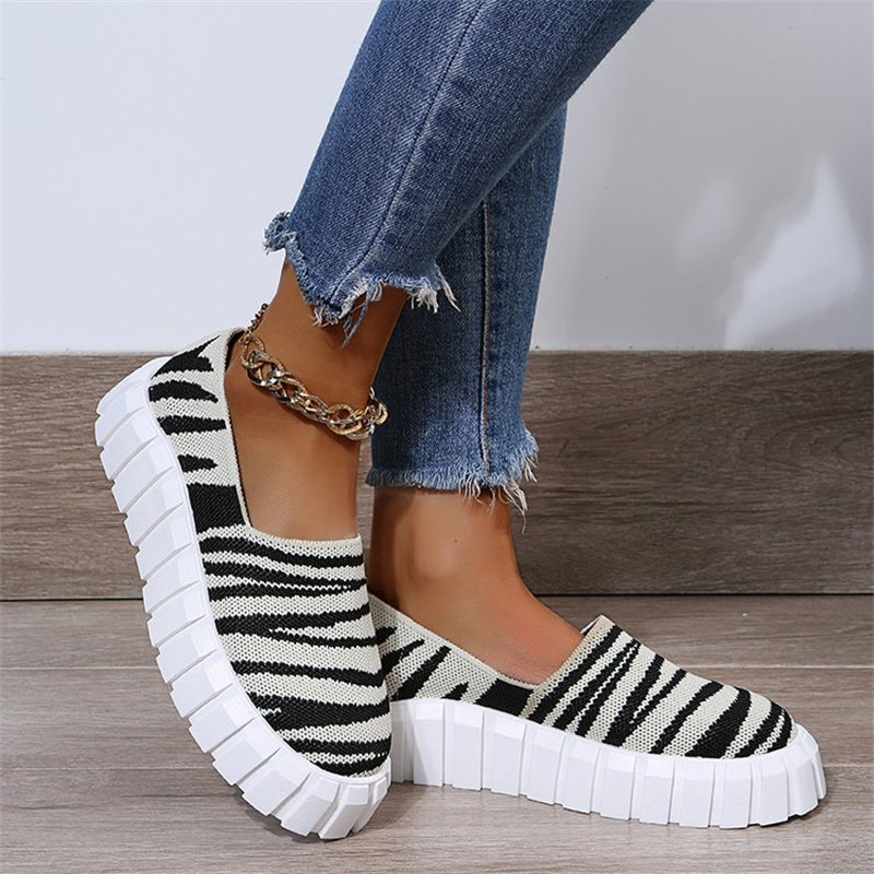 Round Toe Zebra Pattern Woven Casual Shoes