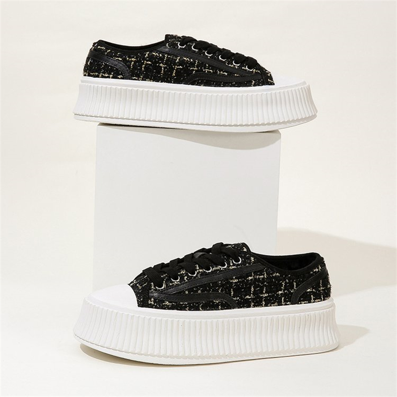Round Toe Check Woven Casual Shoes