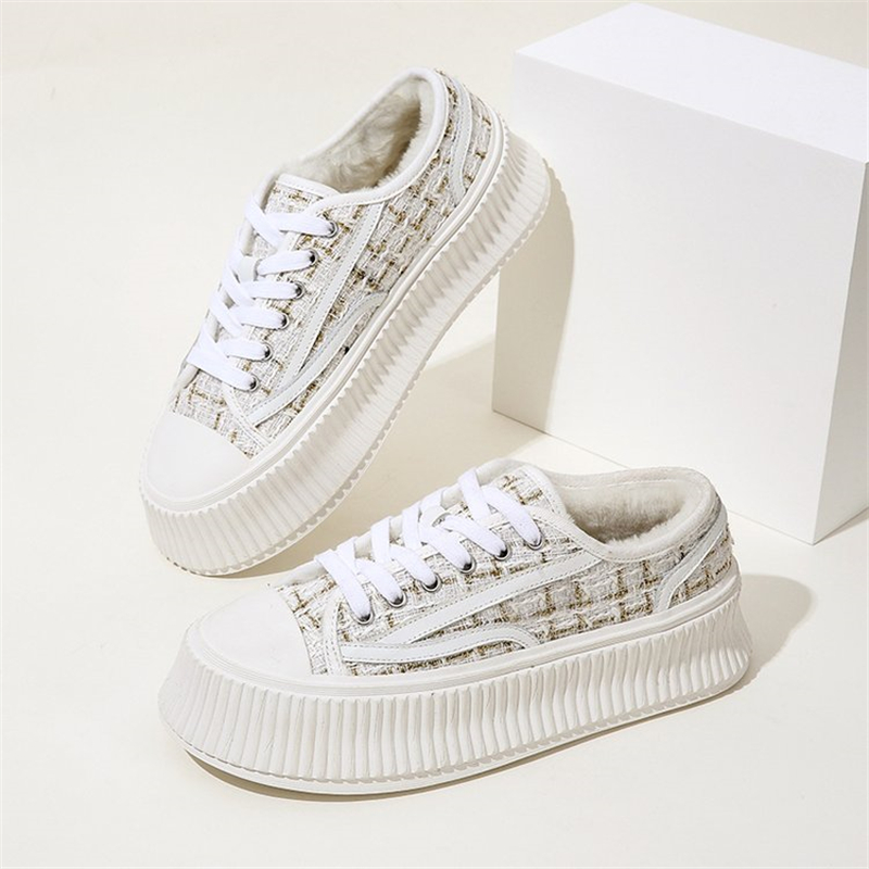 Round Toe Check Woven Casual Shoes