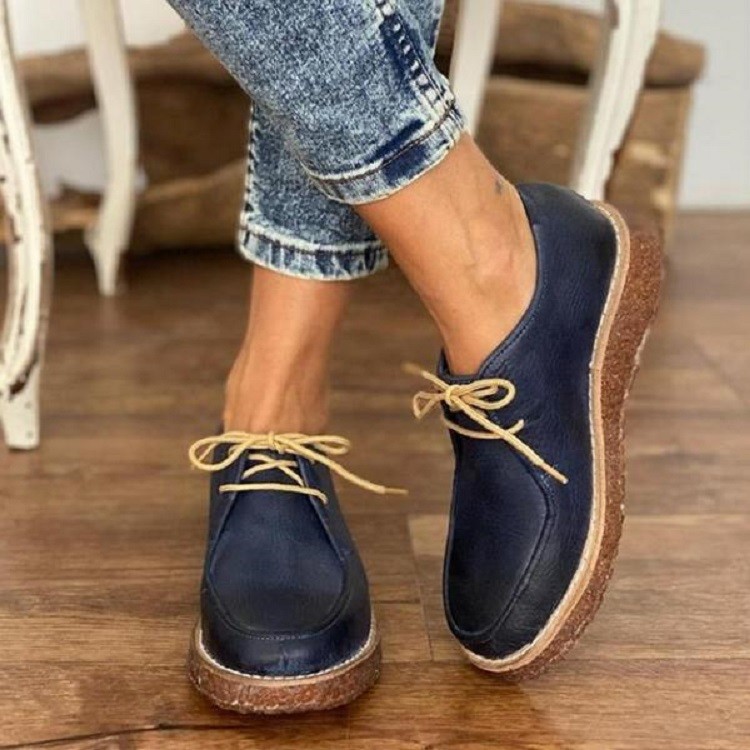 Casual Bullock Thick Soled Ladies Leather Shoes