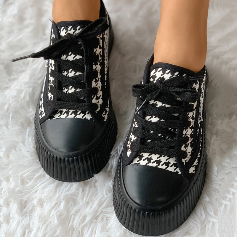 Houndstooth Print Eyelet Lace-up Sneaker