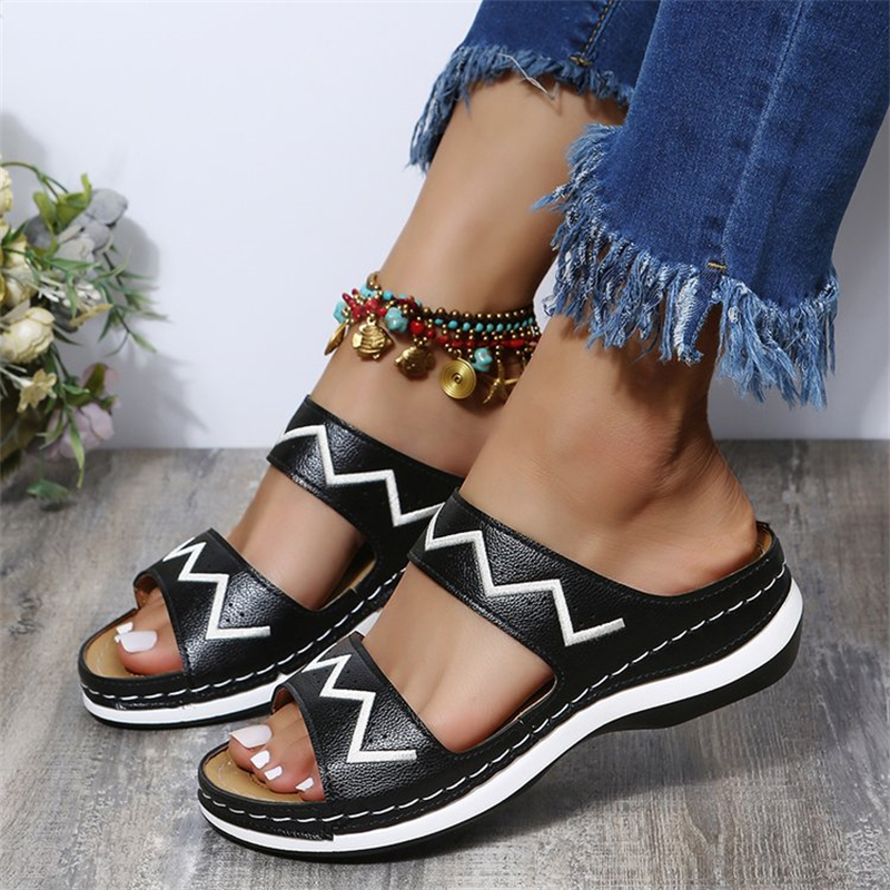 Ladies Retro Round Toe Double Row With Cutout Beach Slippers